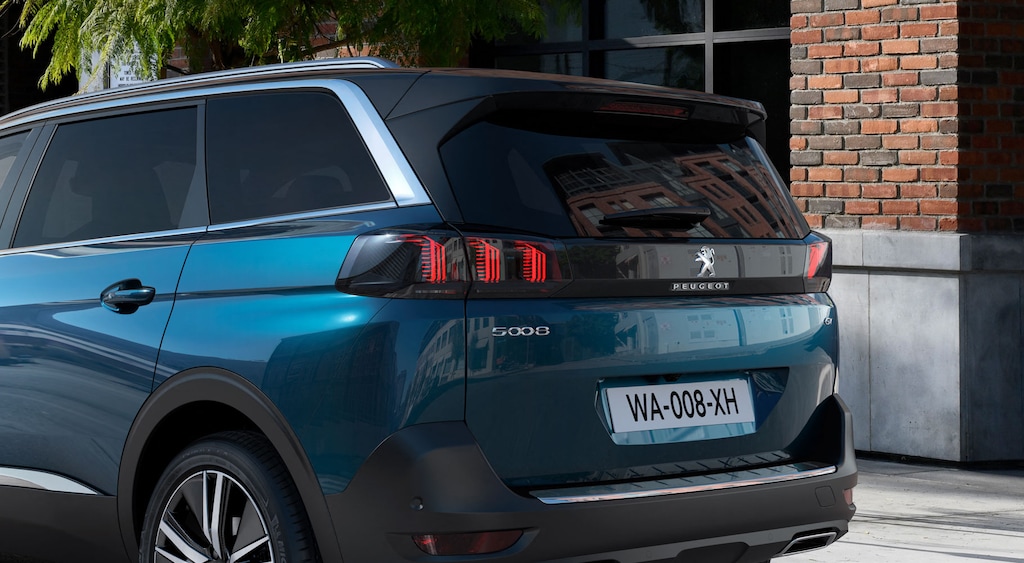 PEUGEOT 5008 SUV: 3-claw rear lights 